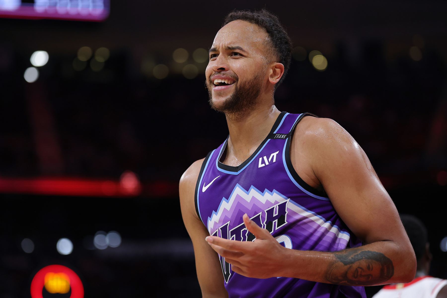 明日爵士战老鹰受伤病：李凯尔、杨等6人缺席