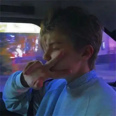 6686体育官网铁牌作者Zoe