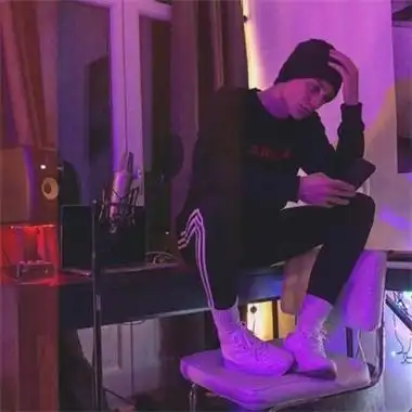 6686体育官网铁牌作者Daphne