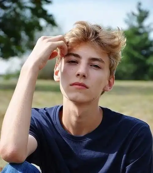 6686体育官网铁牌作者Bella