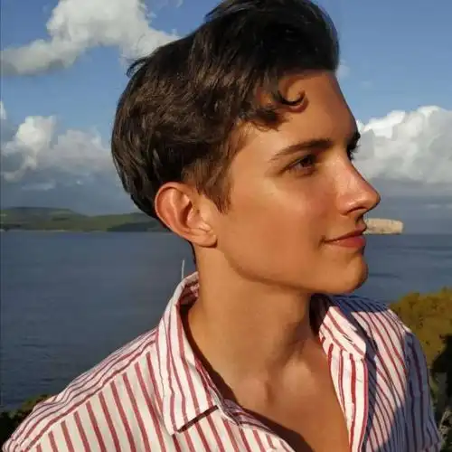 6686体育官网海外作者Isabelle