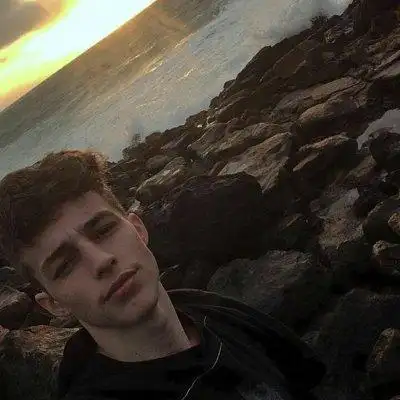 6686体育官网铁牌作者Florence