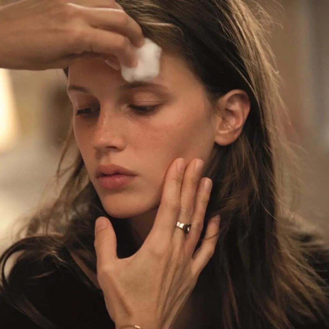 6686体育官网银牌作者Hadassah