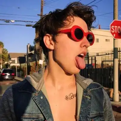 6686体育官网特邀作者葉飄蕶