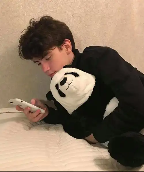 6686体育官网海外作者Adam