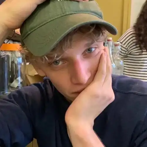 6686体育官网铁牌作者Blythe