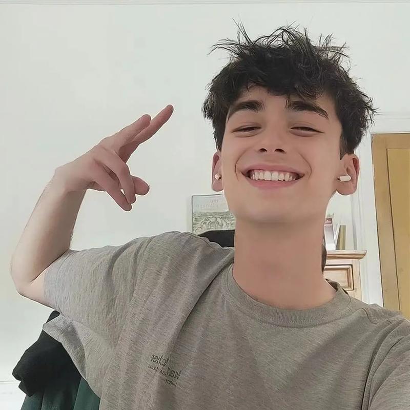 6686体育官网铁牌作者Lilly