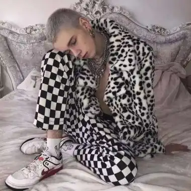 6686体育官网铁牌作者Hannah