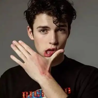 6686体育官网金牌作者隱姓埋名